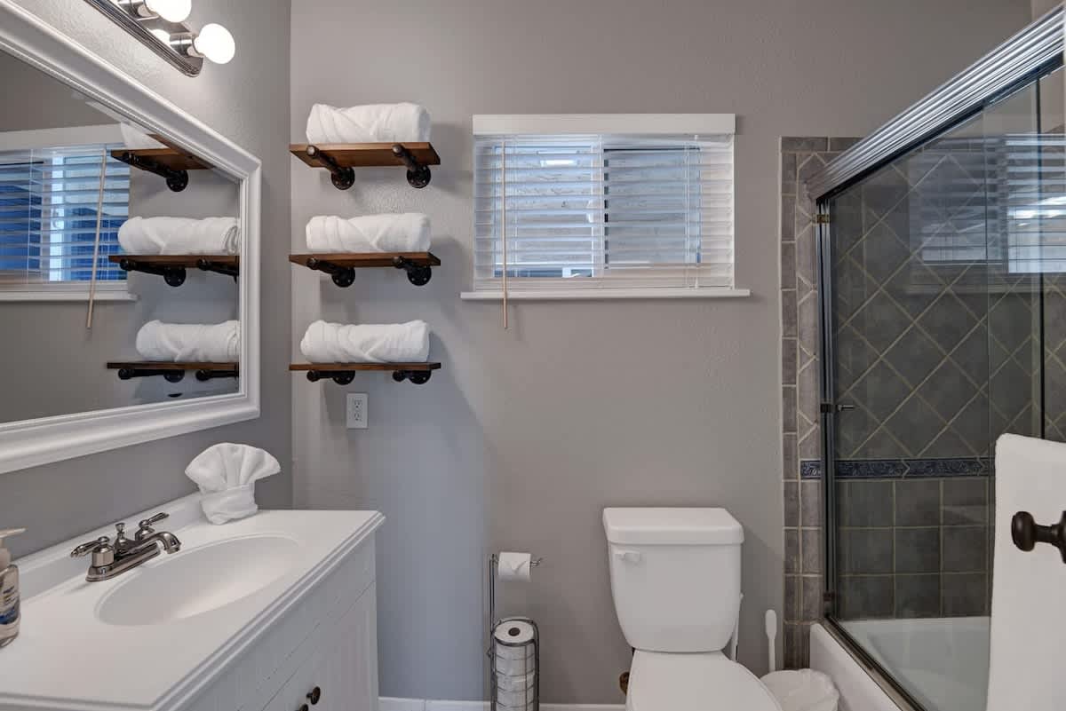 2nd full pristine bathroom.