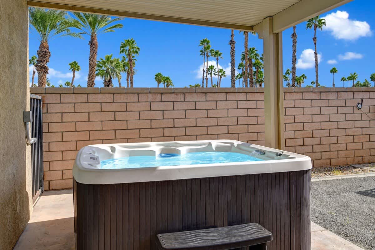 Relaxing private spa to relax.