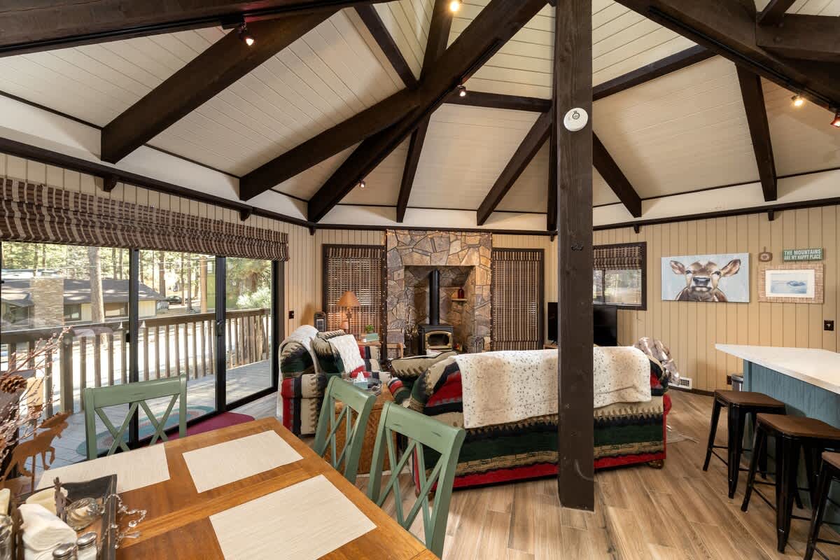 Dining area with room for 6