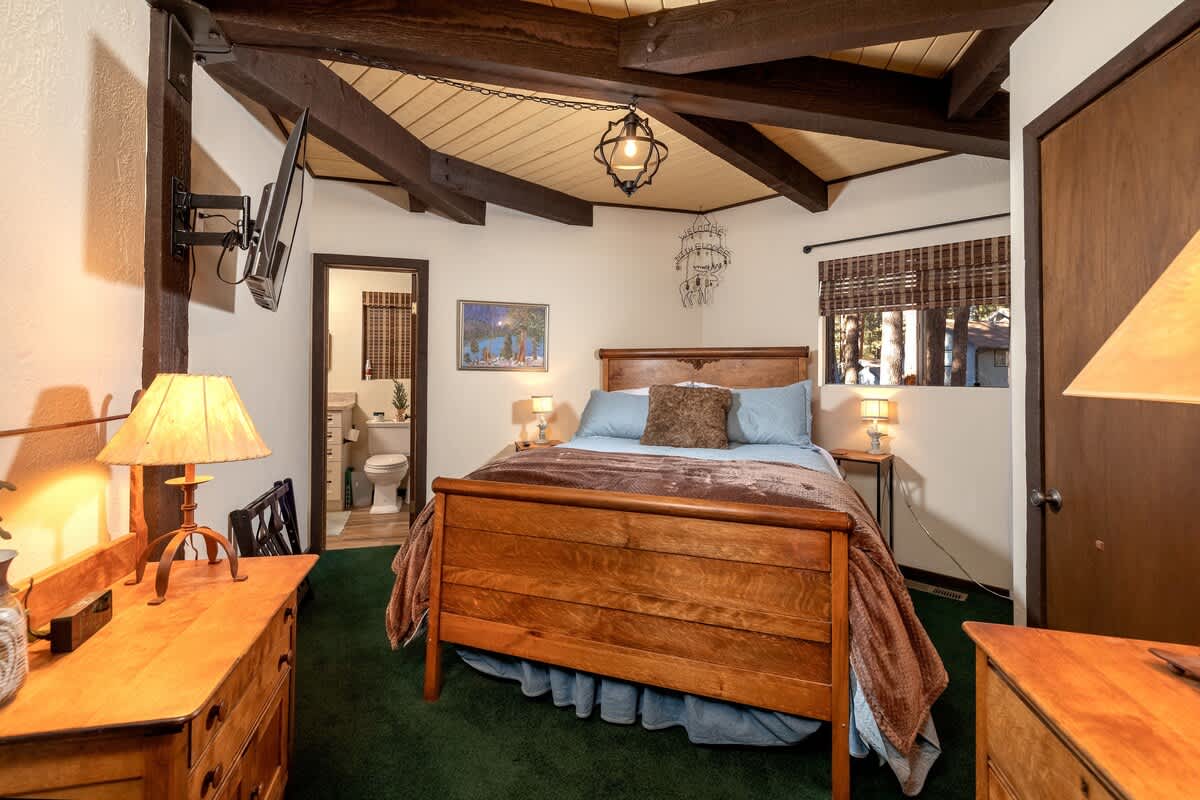 Second bedroom with Queen bed