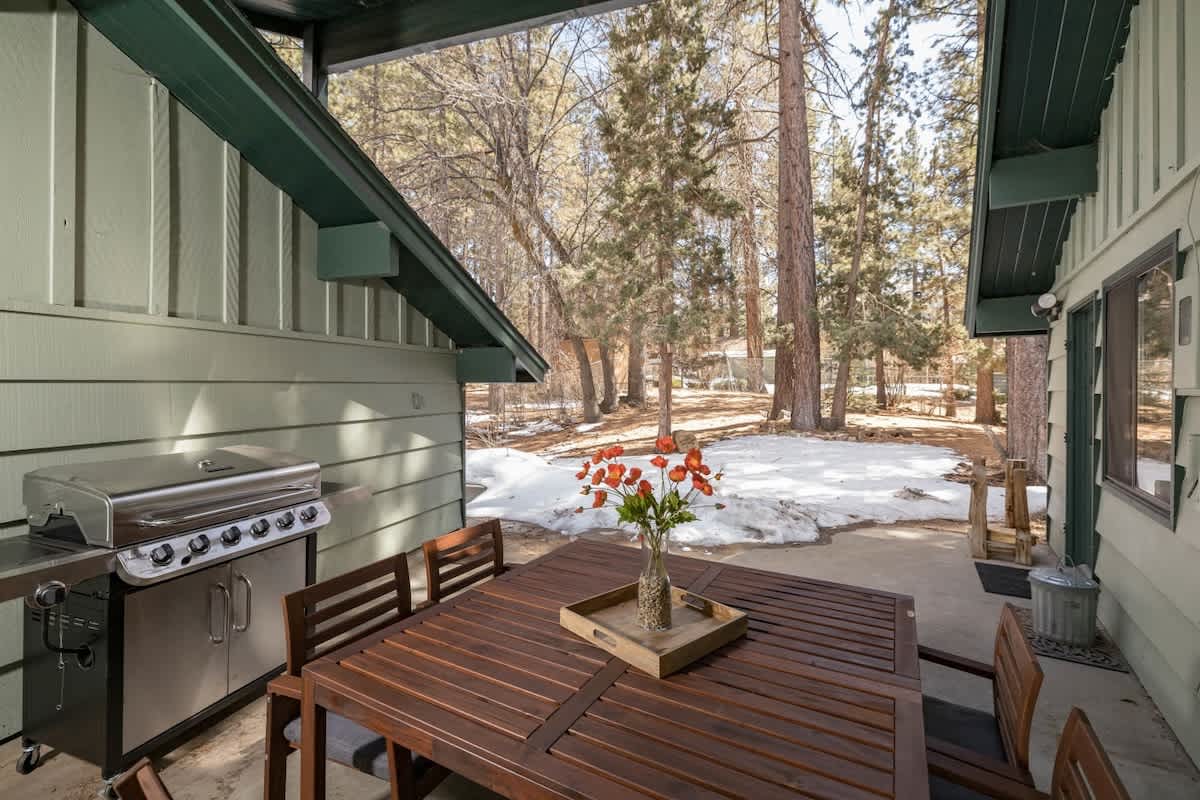 Covered patio with BBQ and outdoor dining