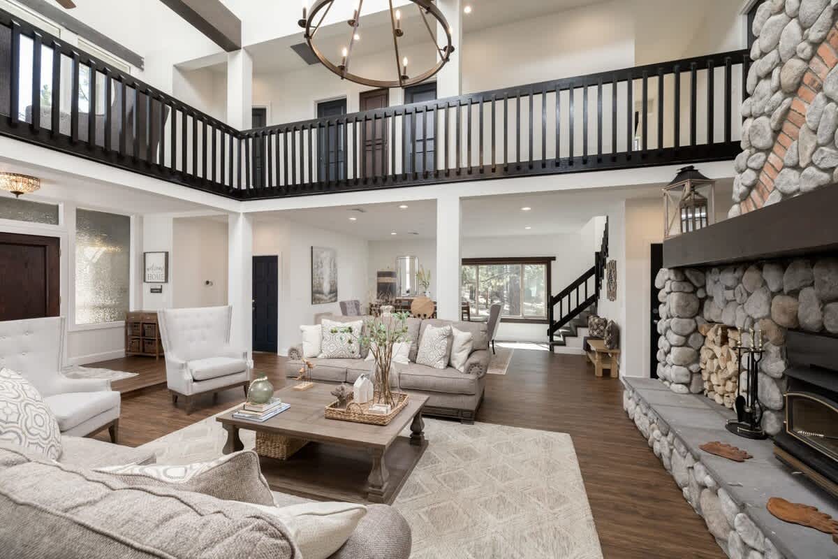 Elegant and expansive. Room for the entire group.