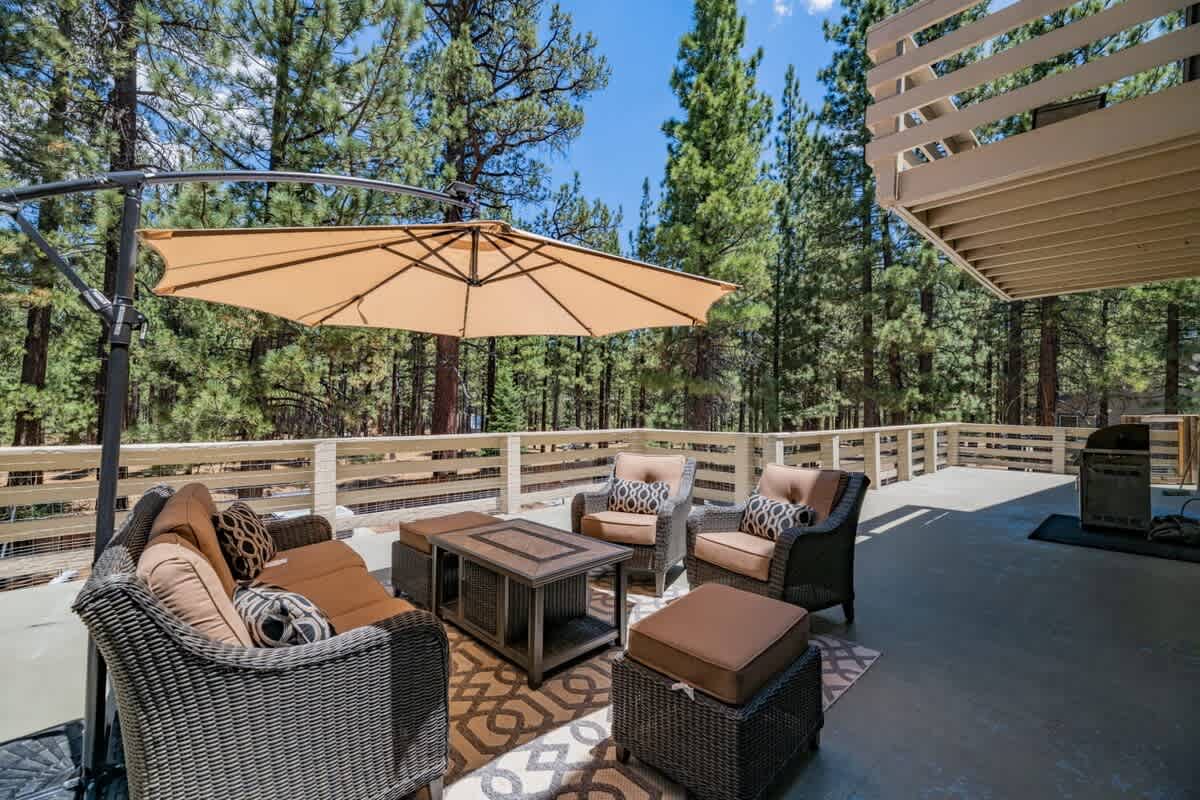 Spacious deck with gas BBQ Grill to enjoy the mountain air.