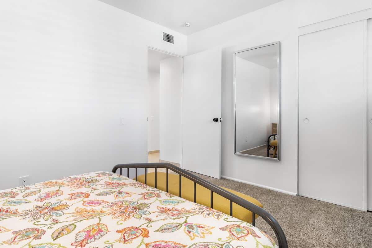 2nd Queen bedroom full length mirror and convenient bench.