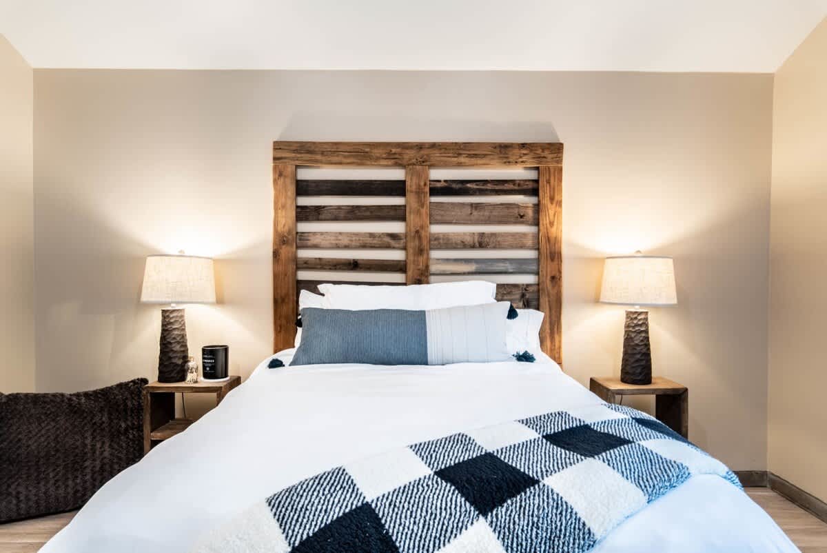 King bed in primary suite 2