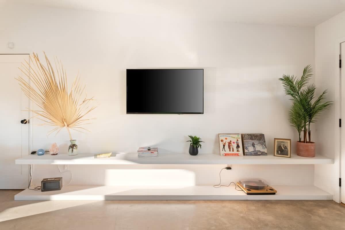 Bright living space with streaming Smart TV.