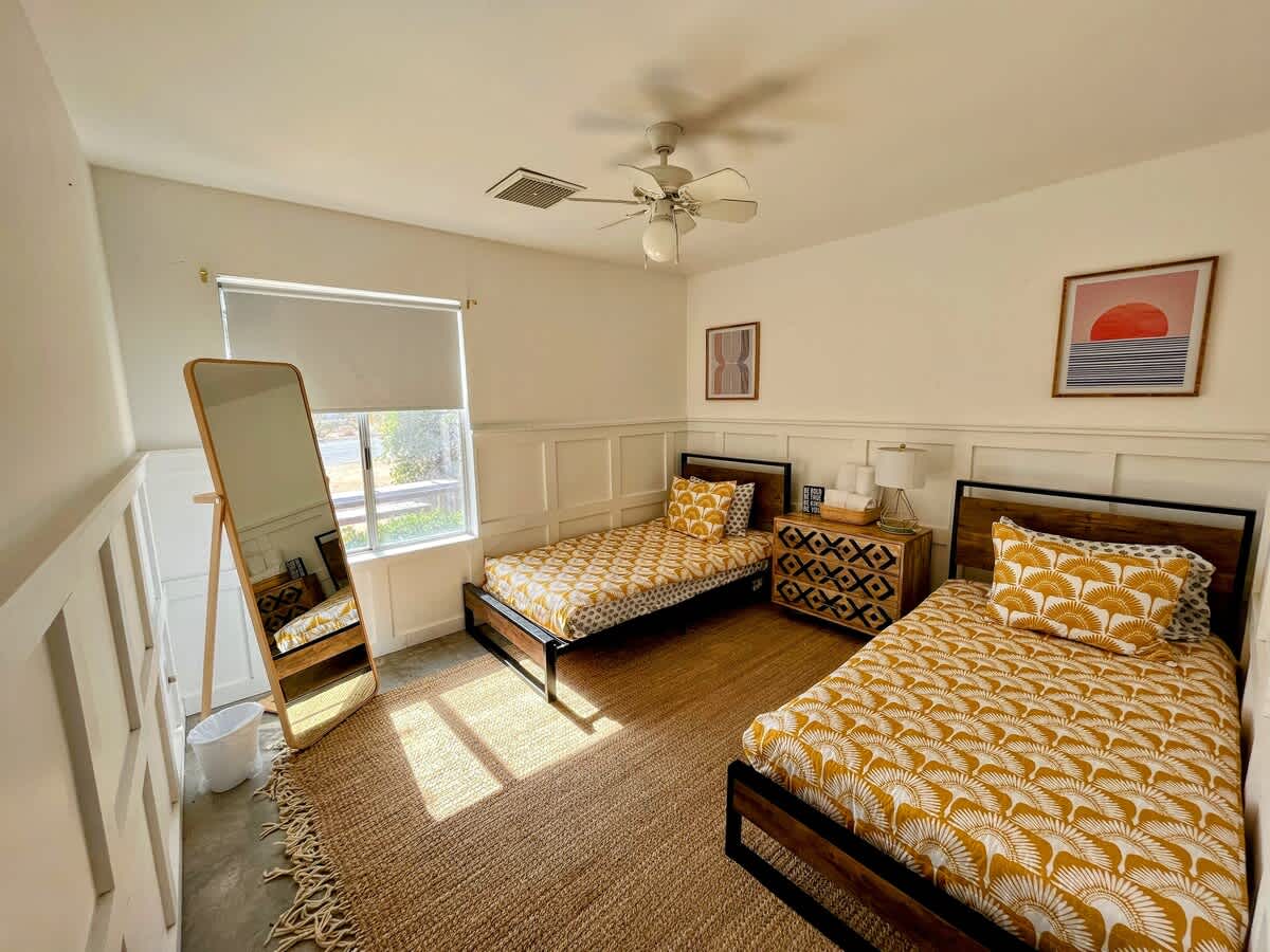 3rd bedroom with 2 twin comfortable beds.