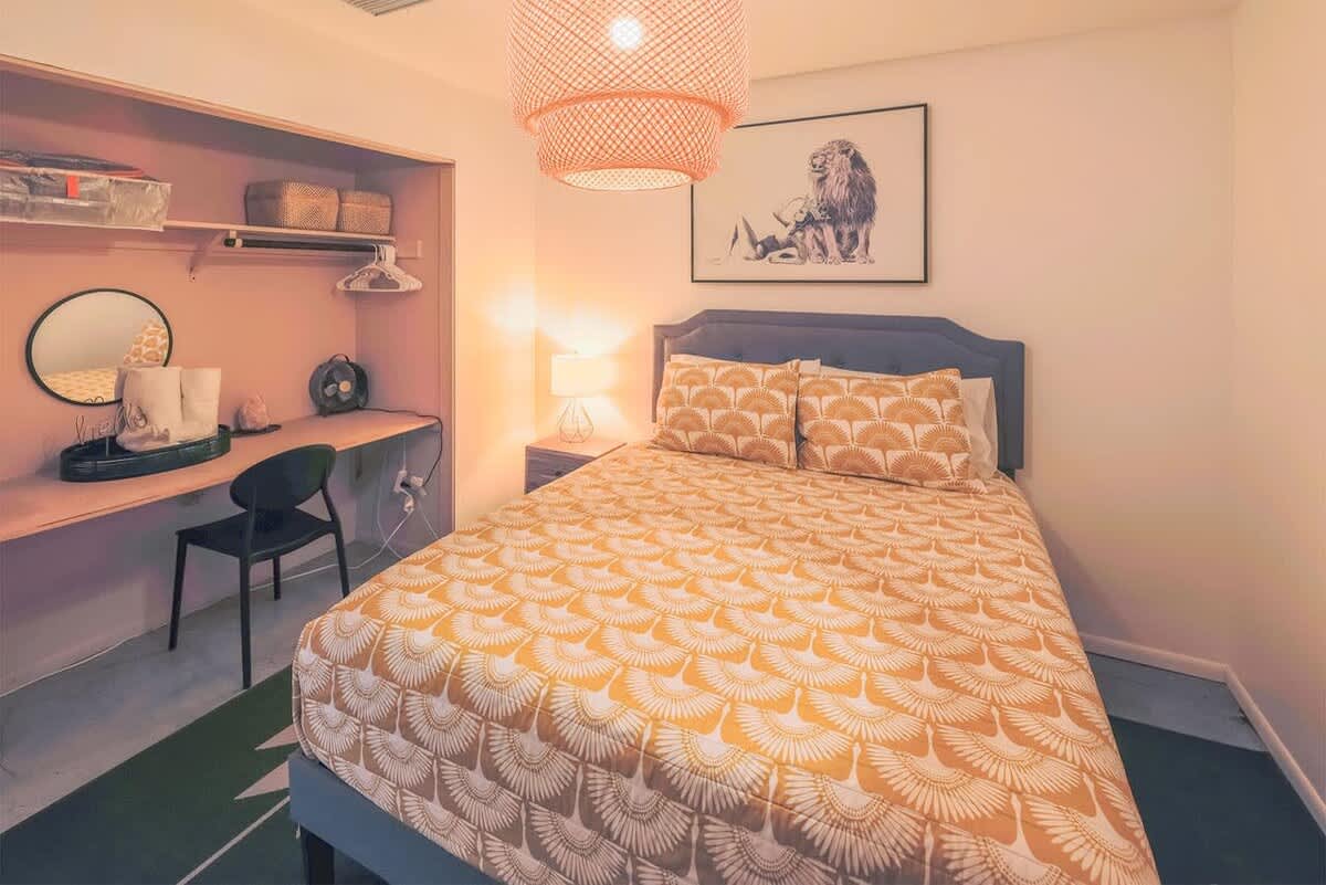 Second bedroom's creative writing nook.
