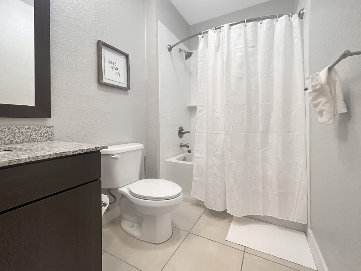 Brilliant Westshore Haven - Lush Courtyard Views