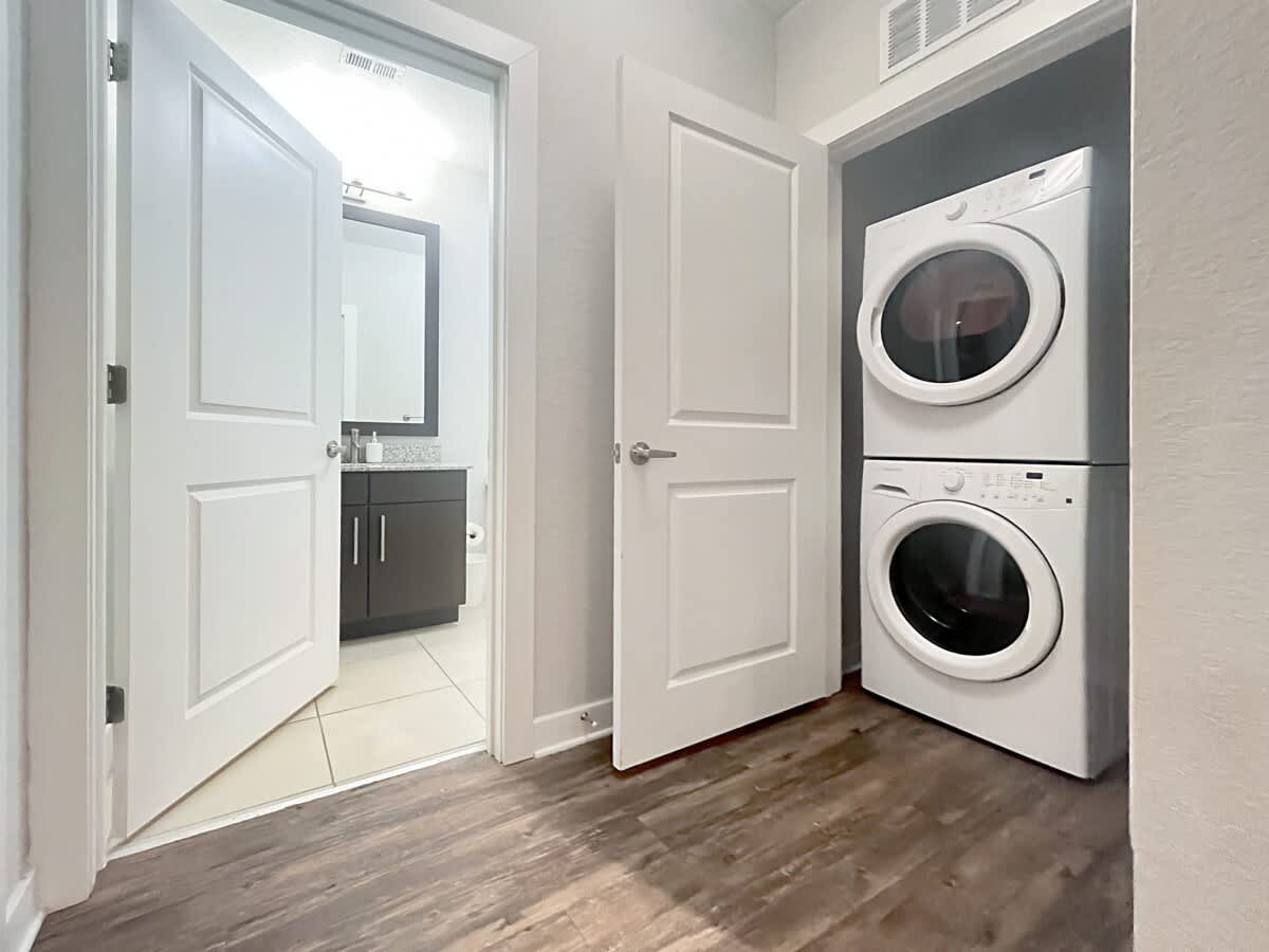 Brilliant Westshore Haven - Lush Courtyard Views