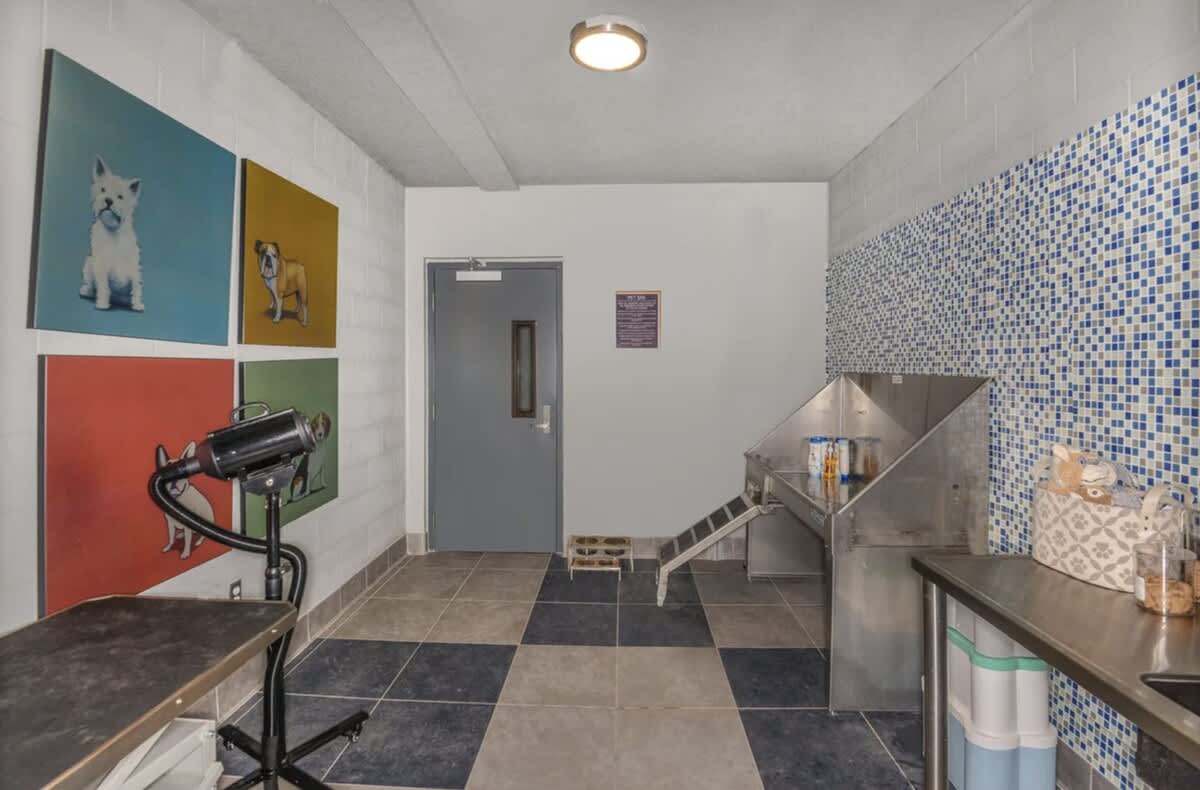 Brilliant Westshore Haven - Lush Courtyard Views