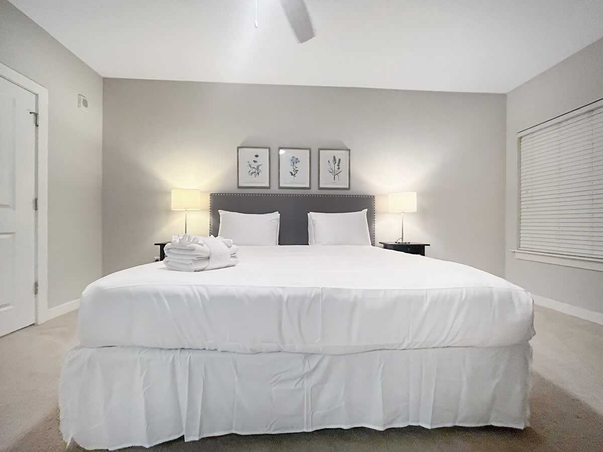 Brilliant Westshore Haven - Lush Courtyard Views