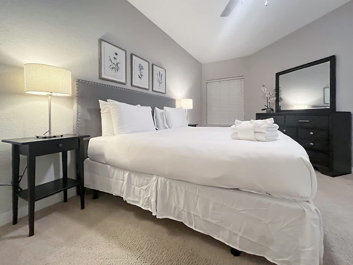 Brilliant Westshore Haven - Lush Courtyard Views