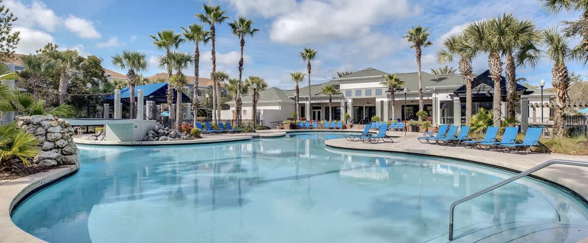 Walking Distance to Boutique Shops, Private Garage