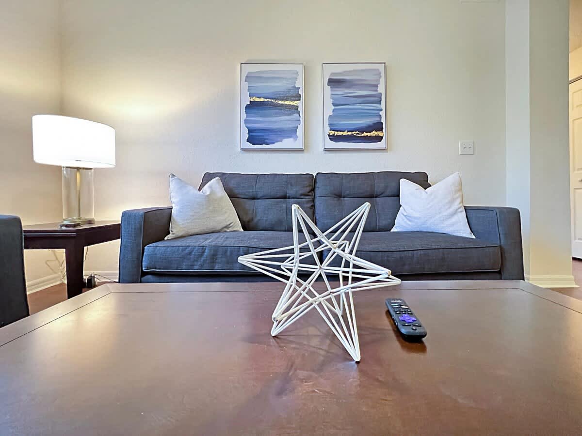 Walking Distance to Boutique Shops, Private Garage