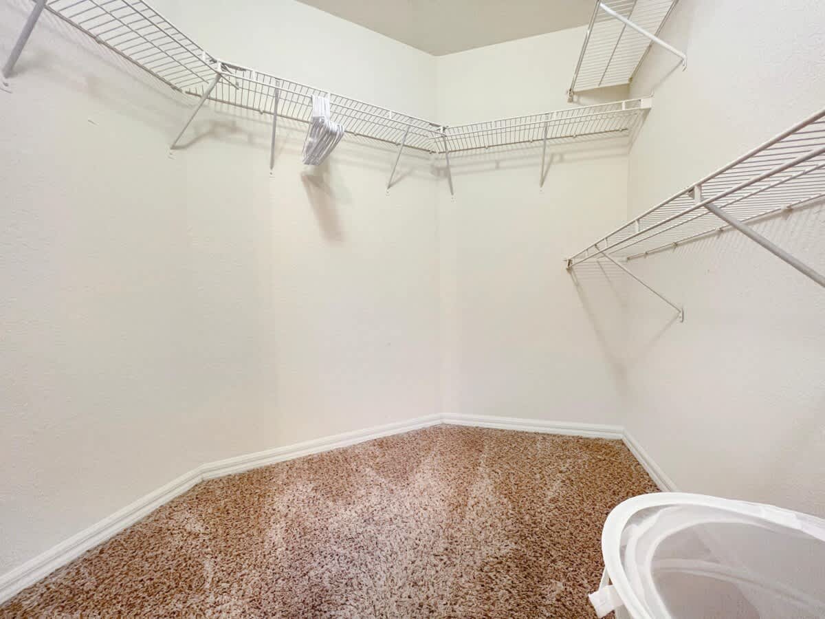 Walking Distance to Boutique Shops, Private Garage