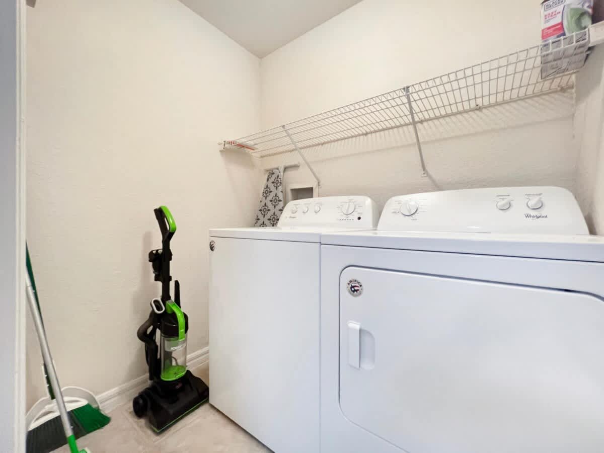 Walking Distance to Boutique Shops, Private Garage