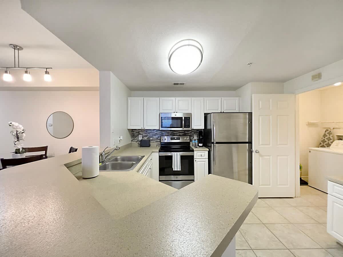 Walking Distance to Boutique Shops, Private Garage