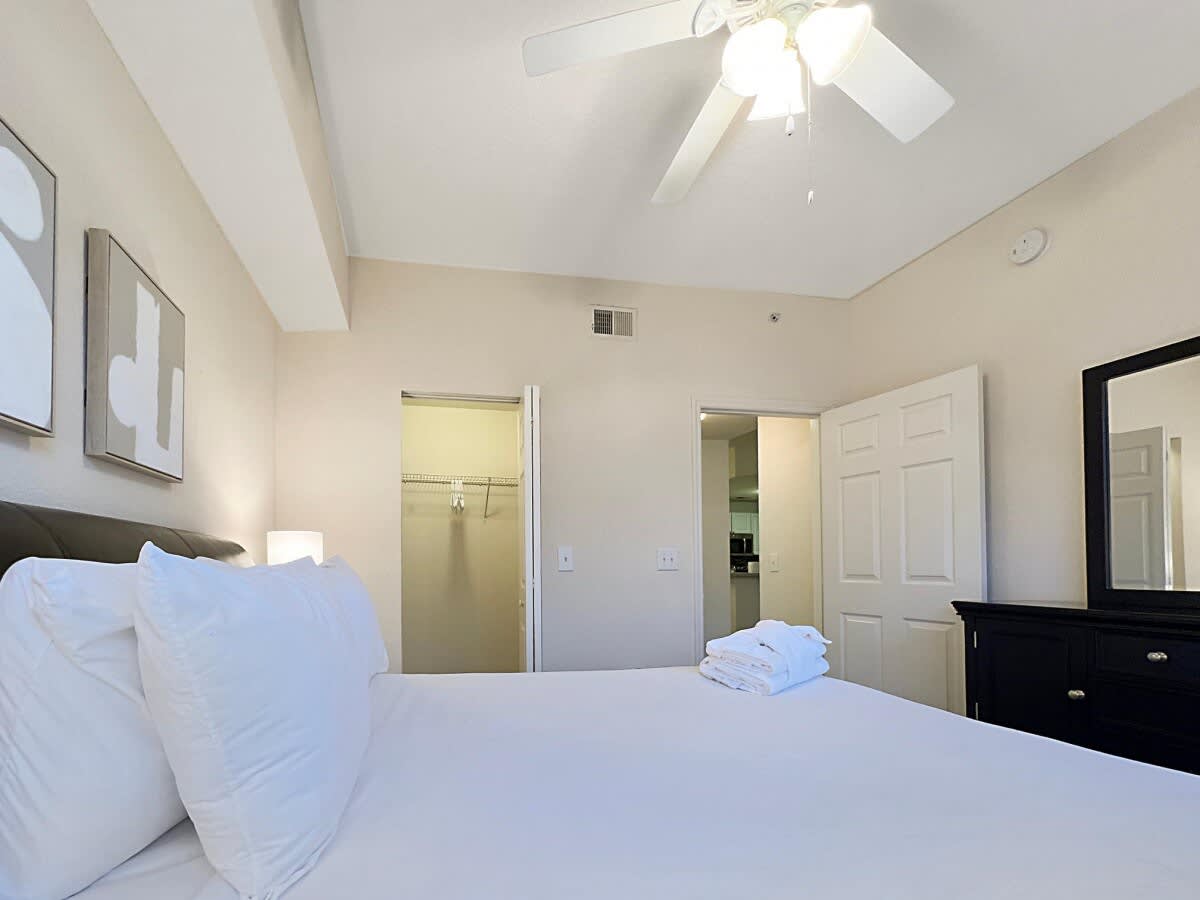 Walking Distance to Boutique Shops, Private Garage