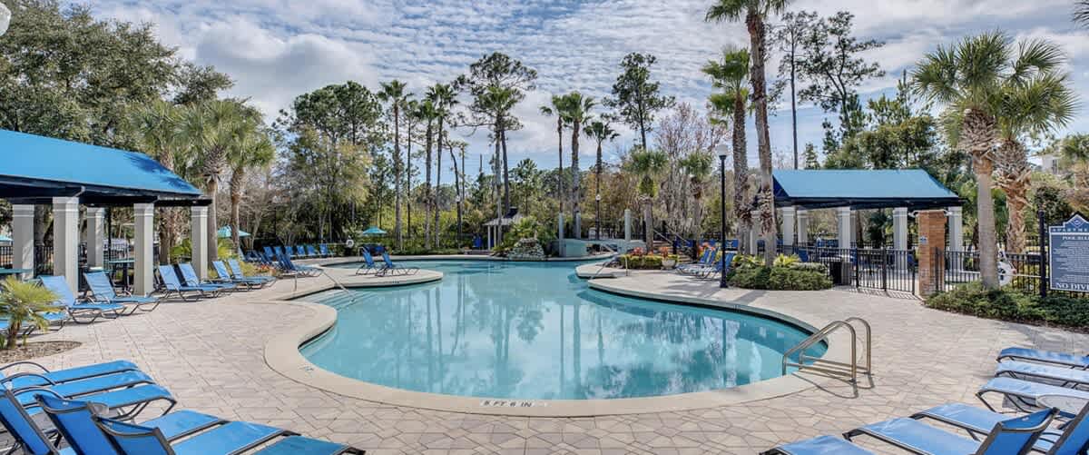 Walking Distance to Boutique Shops, Private Garage