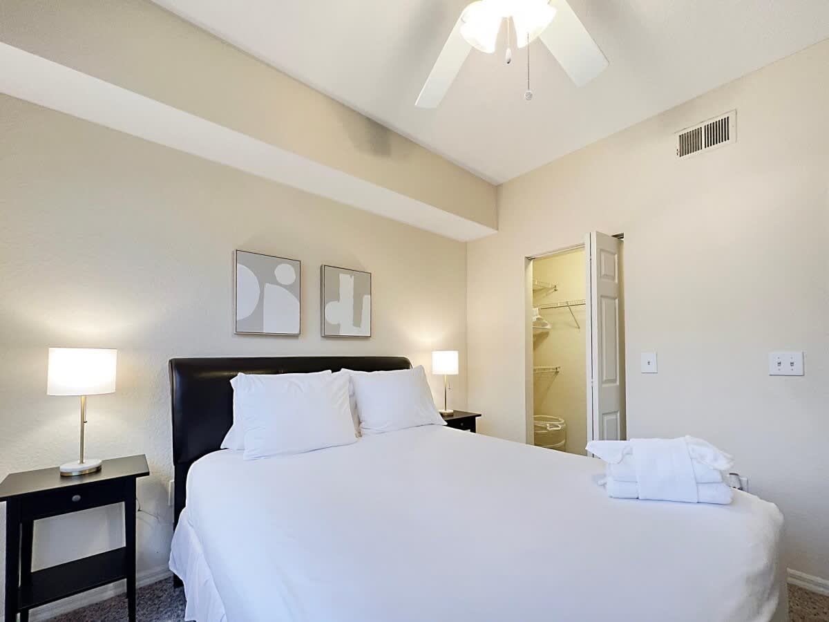 Walking Distance to Boutique Shops, Private Garage