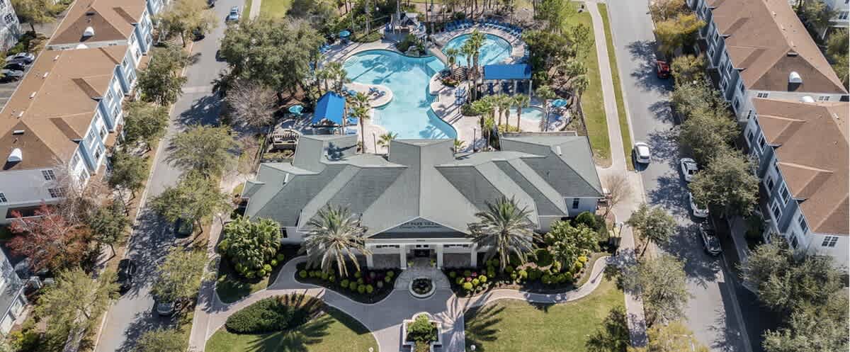 Walking Distance to Boutique Shops, Private Garage