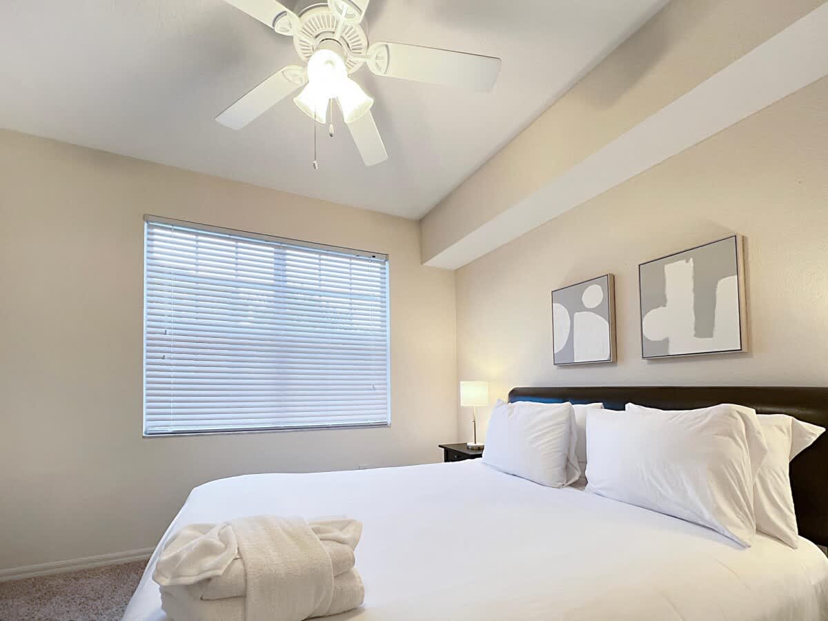 Walking Distance to Boutique Shops, Private Garage