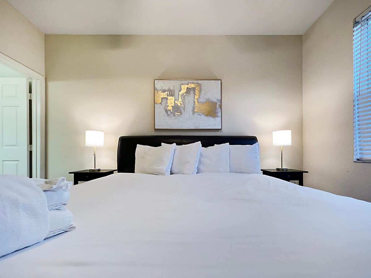 Walking Distance to Boutique Shops, Private Garage