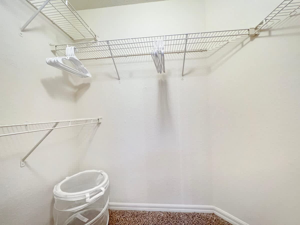 Walking Distance to Boutique Shops, Private Garage