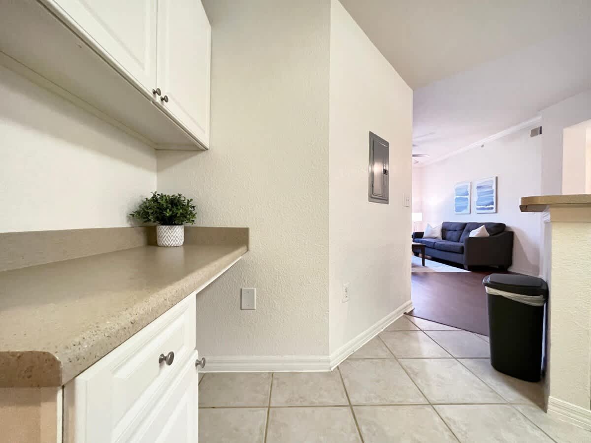 Walking Distance to Boutique Shops, Private Garage