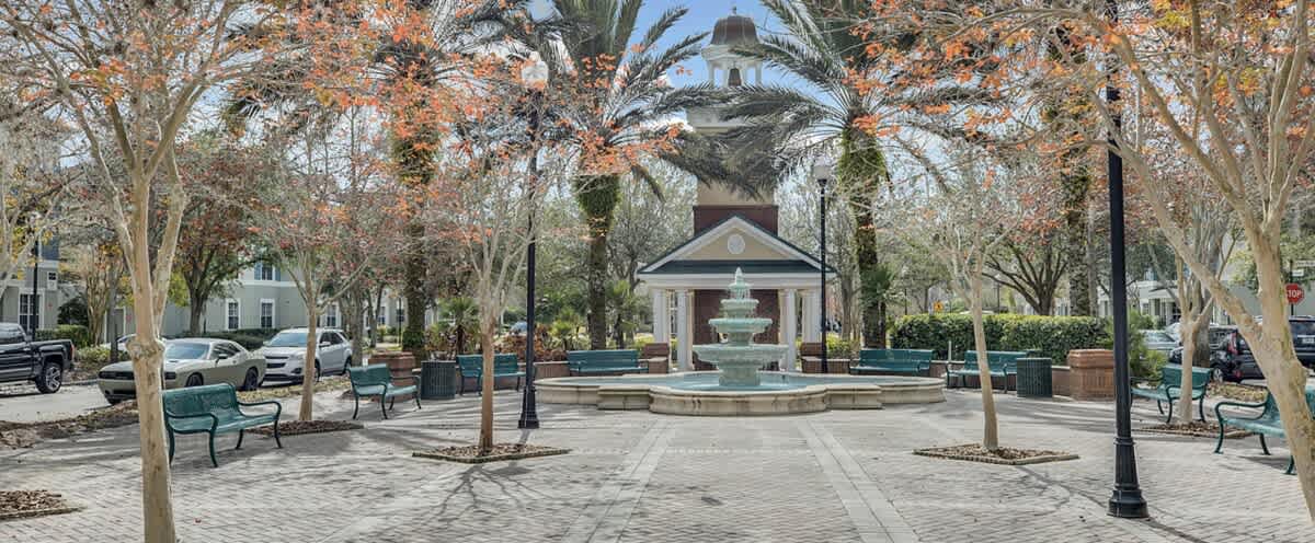 Walking Distance to Boutique Shops, Private Garage