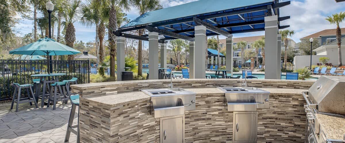 Walking Distance to Boutique Shops, Private Garage