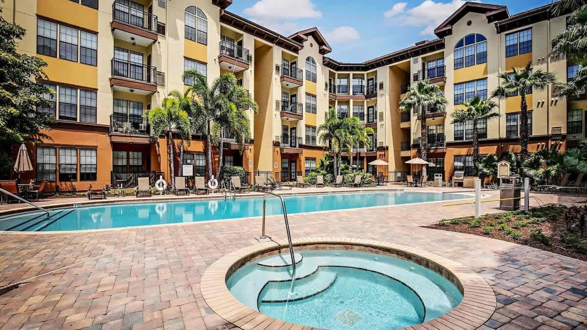 Upscale Central Tampa Living with Pool Views