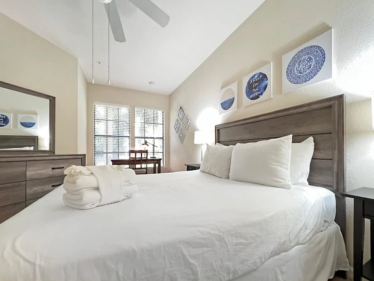 Upscale Central Tampa Living with Pool Views