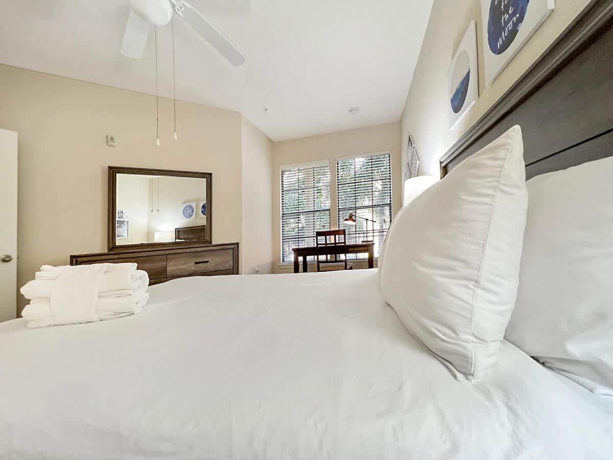 Upscale Central Tampa Living with Pool Views