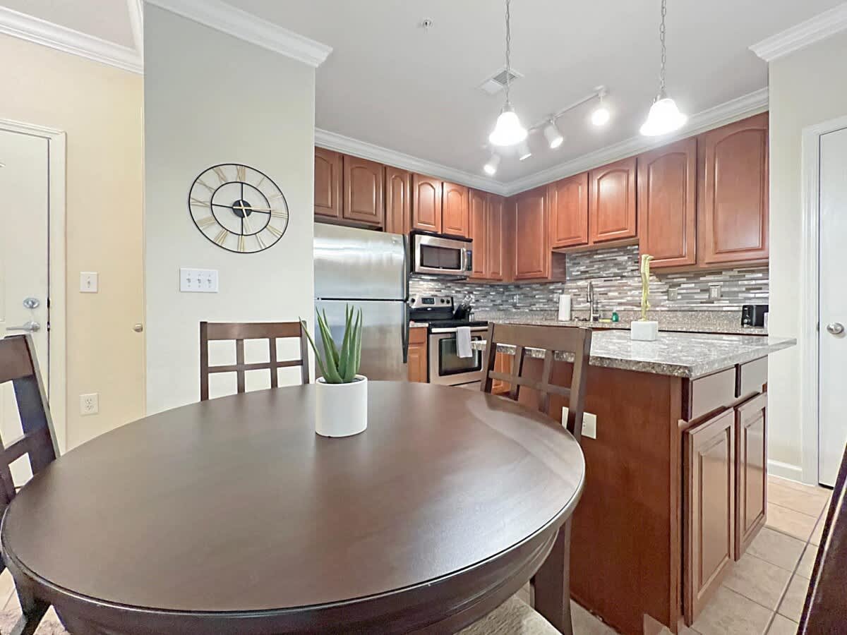 Upscale Central Tampa Living with Pool Views