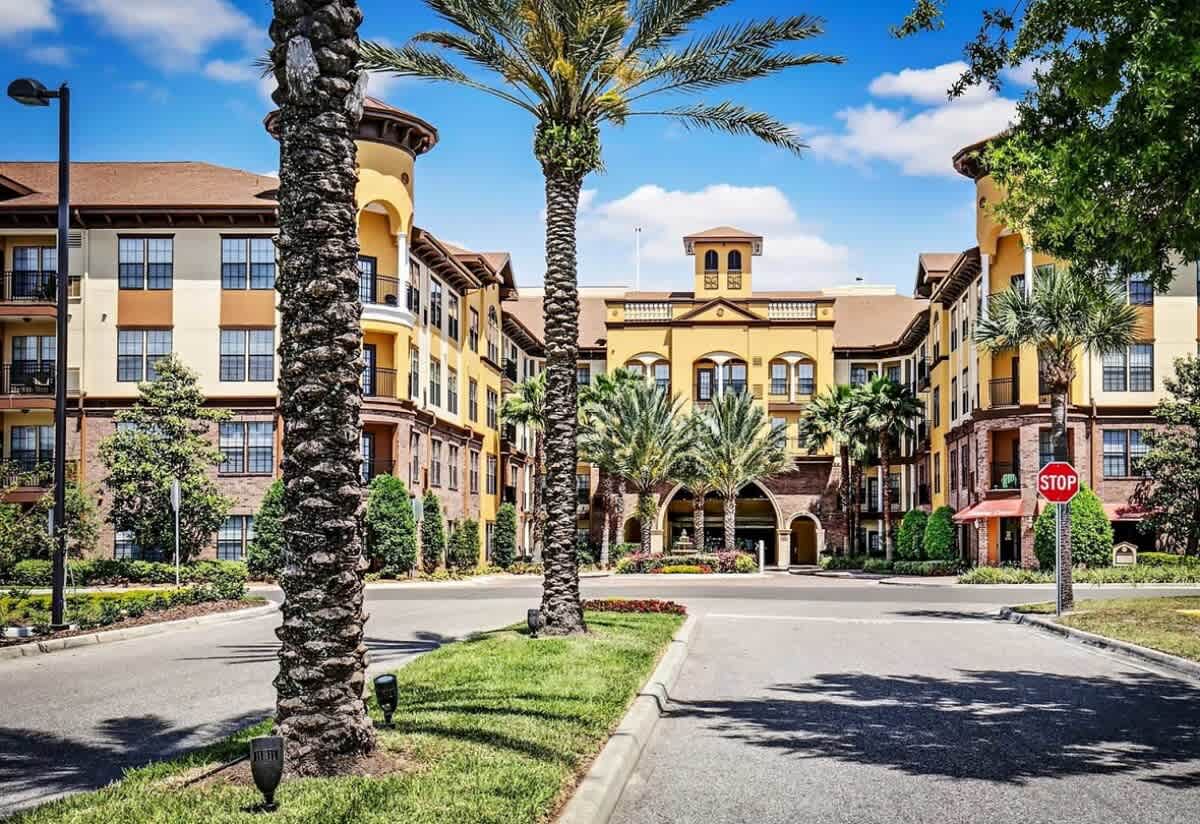 Upscale Central Tampa Living with Pool Views