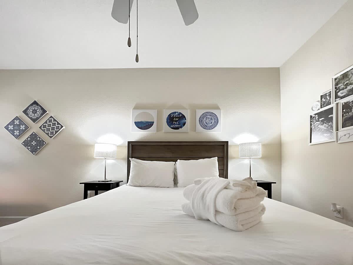 Upscale Central Tampa Living with Pool Views