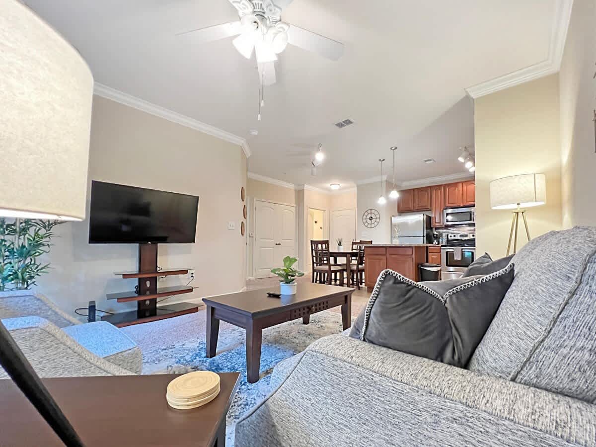 Upscale Central Tampa Living with Pool Views