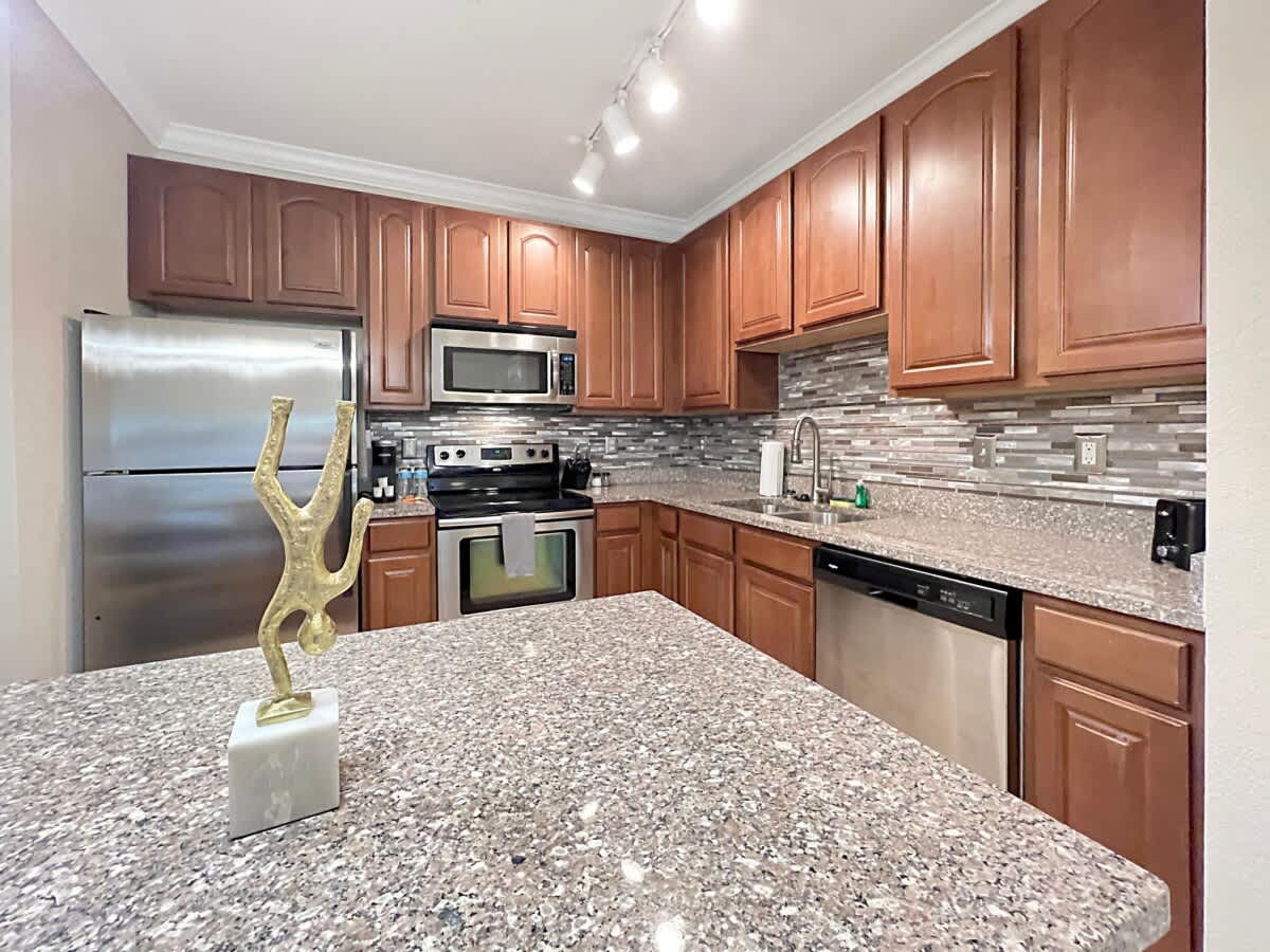 Upscale Central Tampa Living with Pool Views