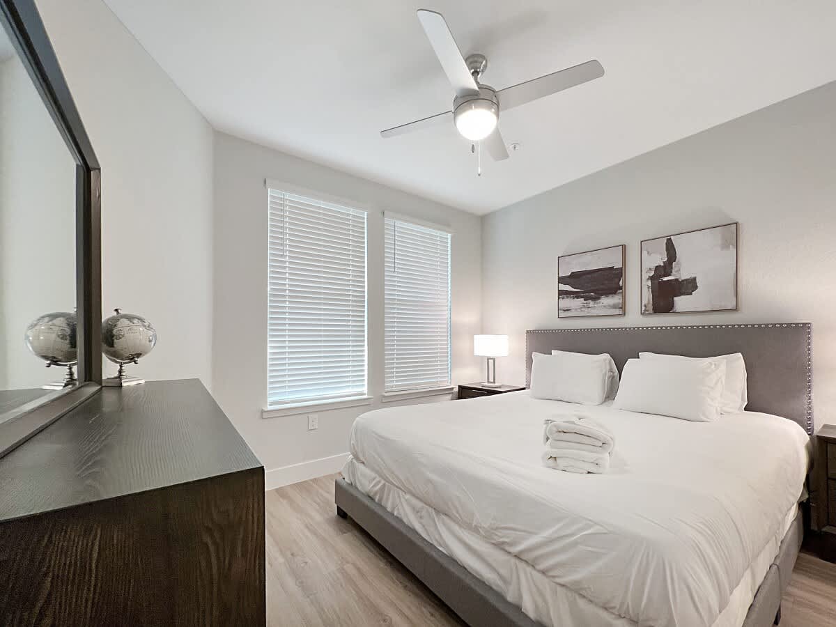 Luxury Living Near Moffitt & USF, Pool Views!