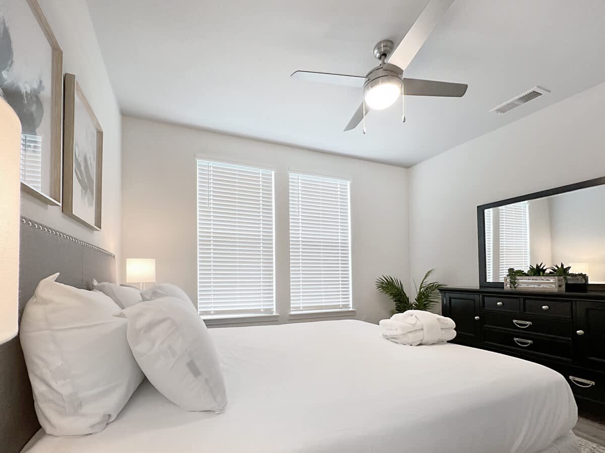 Luxury Living Near Moffitt & USF, Pool Views!