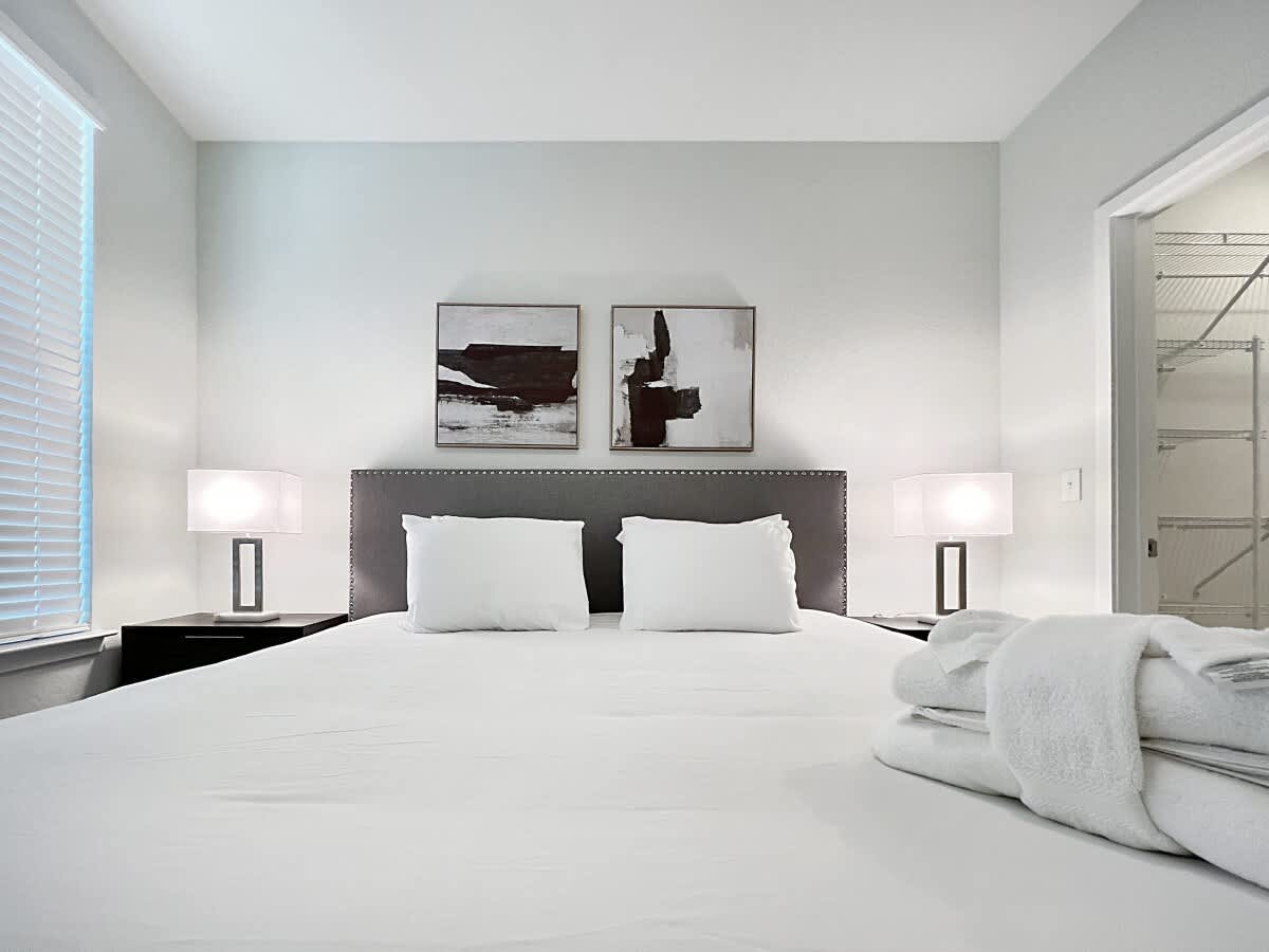 Luxury Living Near Moffitt & USF, Pool Views!