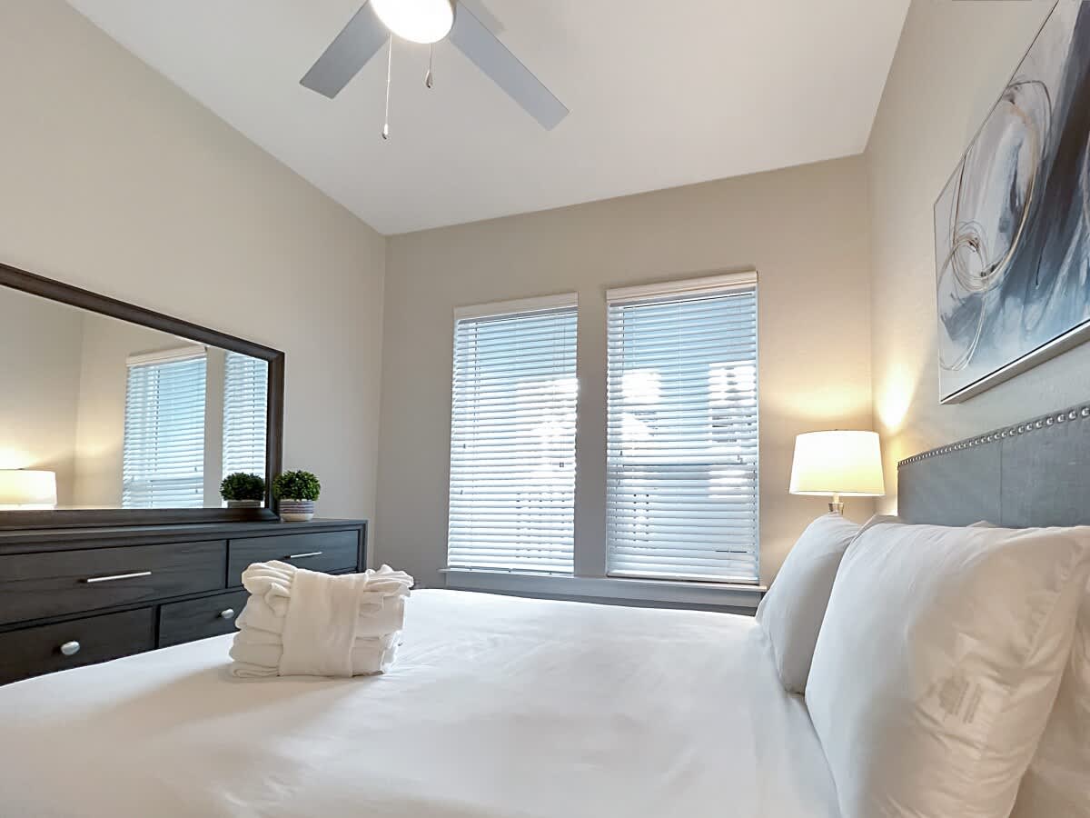 Heart of Downtown Tampa with Pool Views