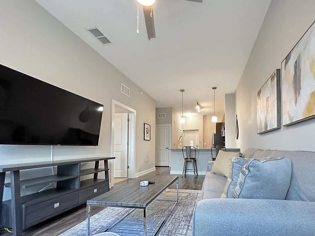 Heart of Downtown Tampa with Pool Views