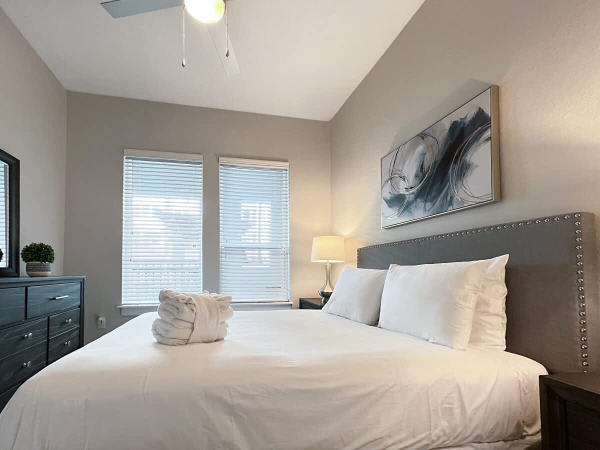 Heart of Downtown Tampa with Pool Views