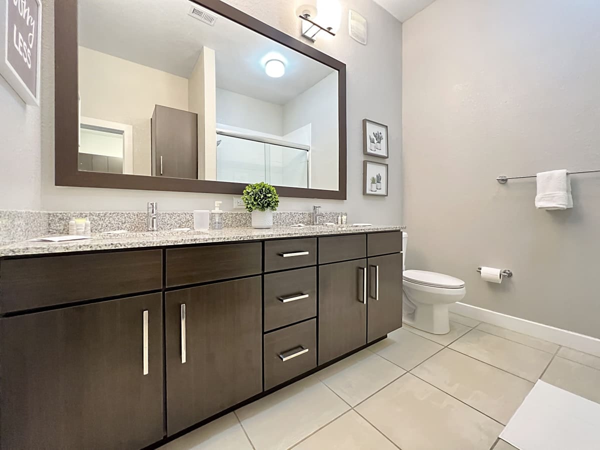 Heart of Downtown Tampa with Pool Views