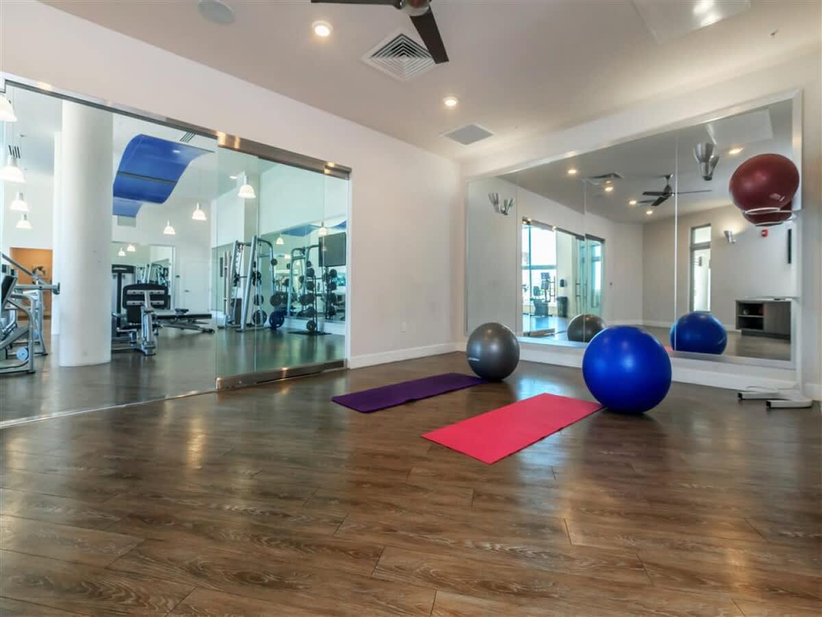 1 BR Luxury Living, Central Downtown St. Pete