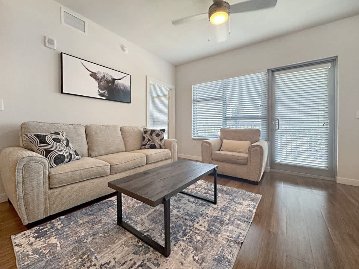 1 BR Luxury Living, Central Downtown St. Pete
