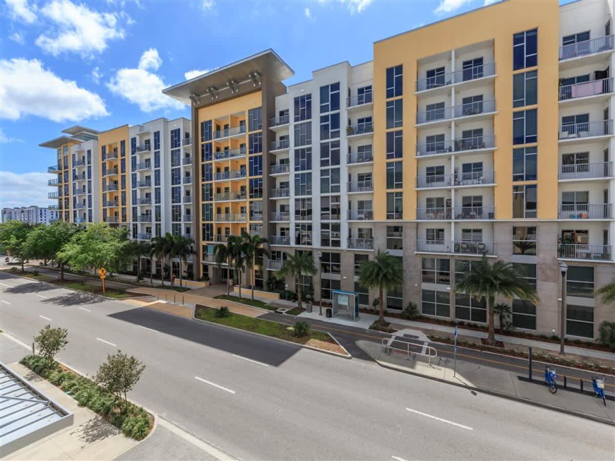 1 BR Luxury Living, Central Downtown St. Pete